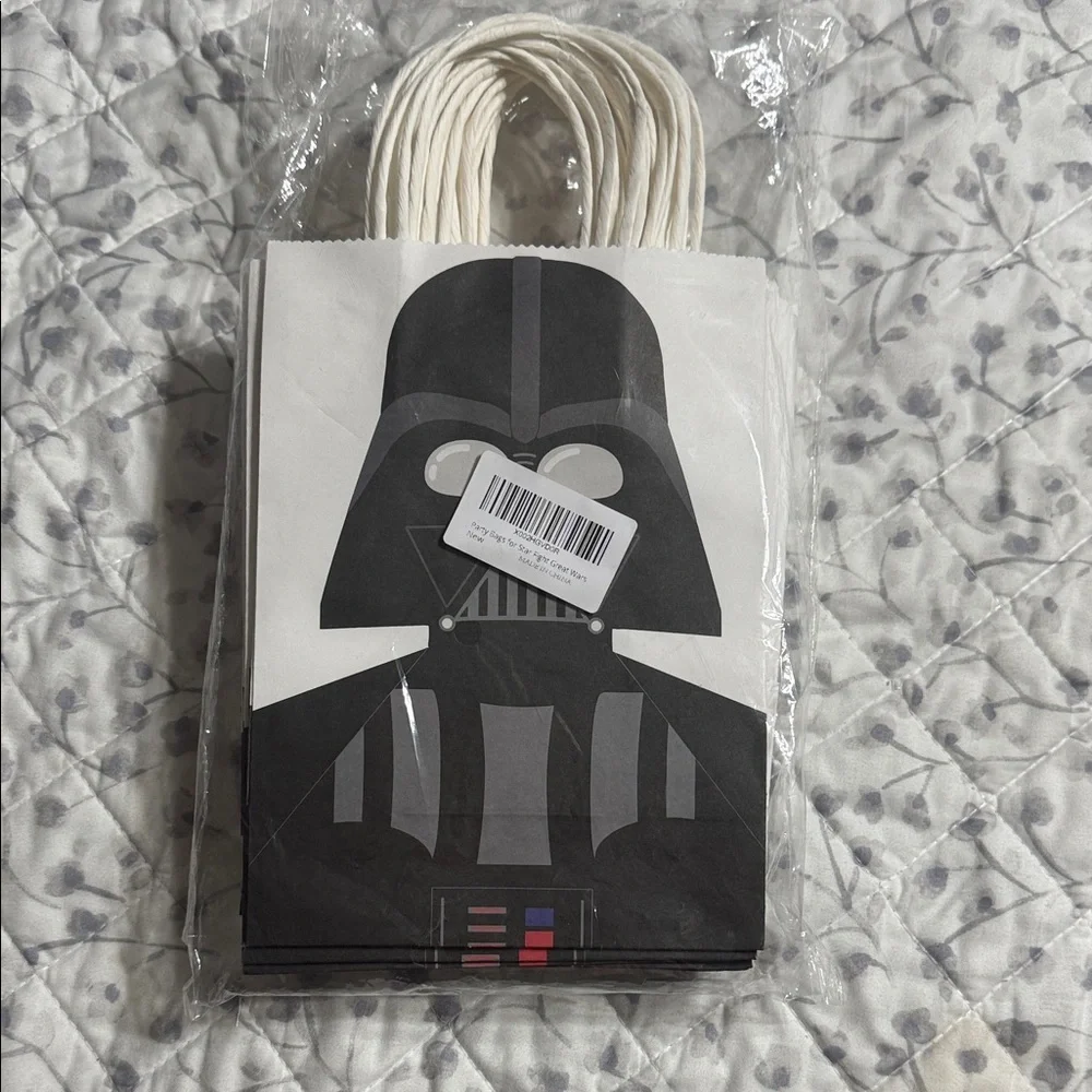 Set/16  Party Favor Bags - Black and White